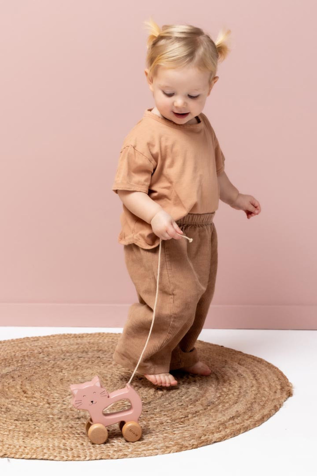 Wooden Pull Along Toy - Mrs. Cat